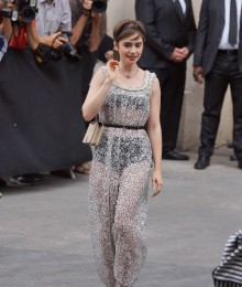 Lily Collins à la sortie du défilé Chanel-10 (4)